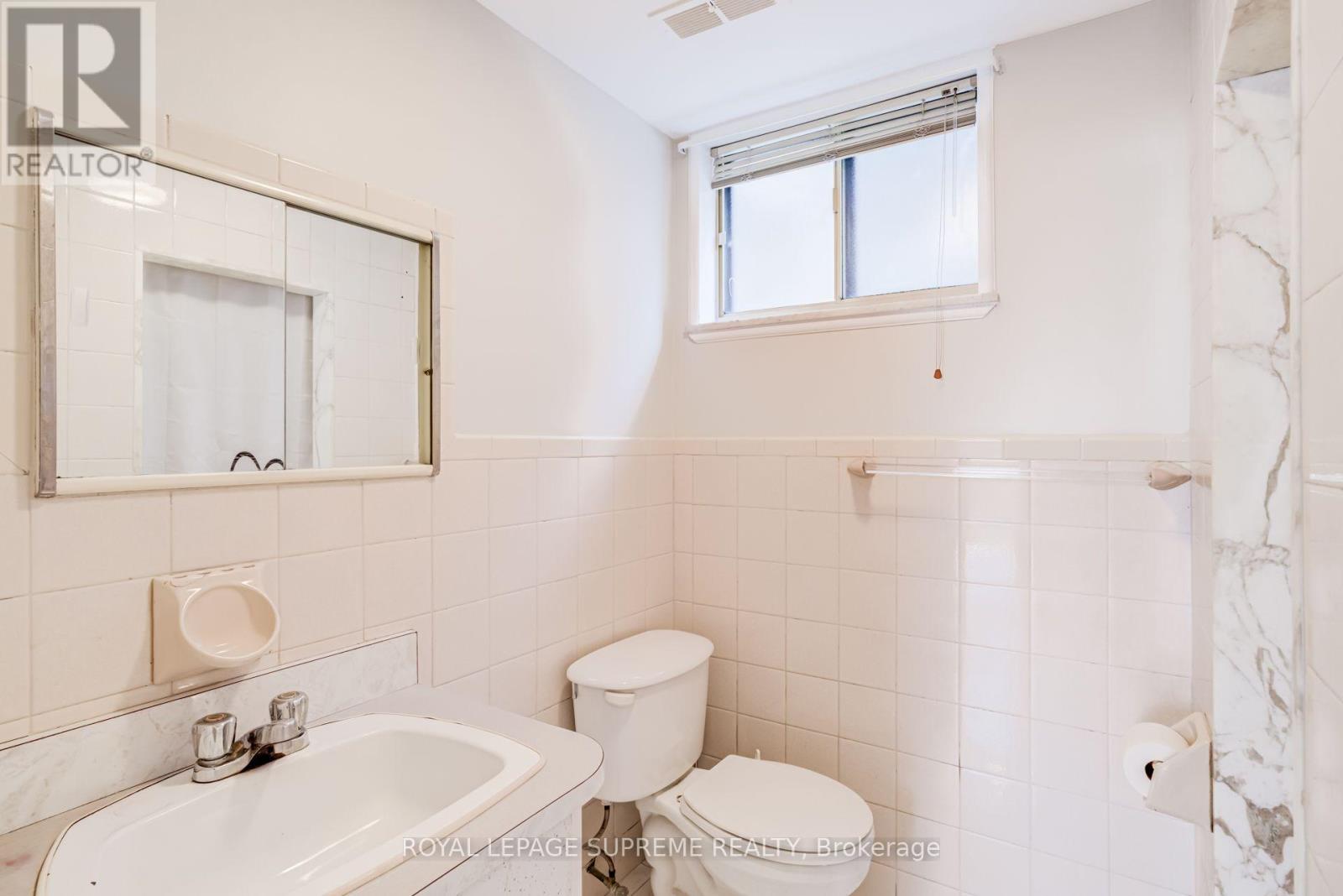 Bsmt - 5 Paramount Court, Toronto, Ontario  M6M 2L3 - Photo 18 - W13655306