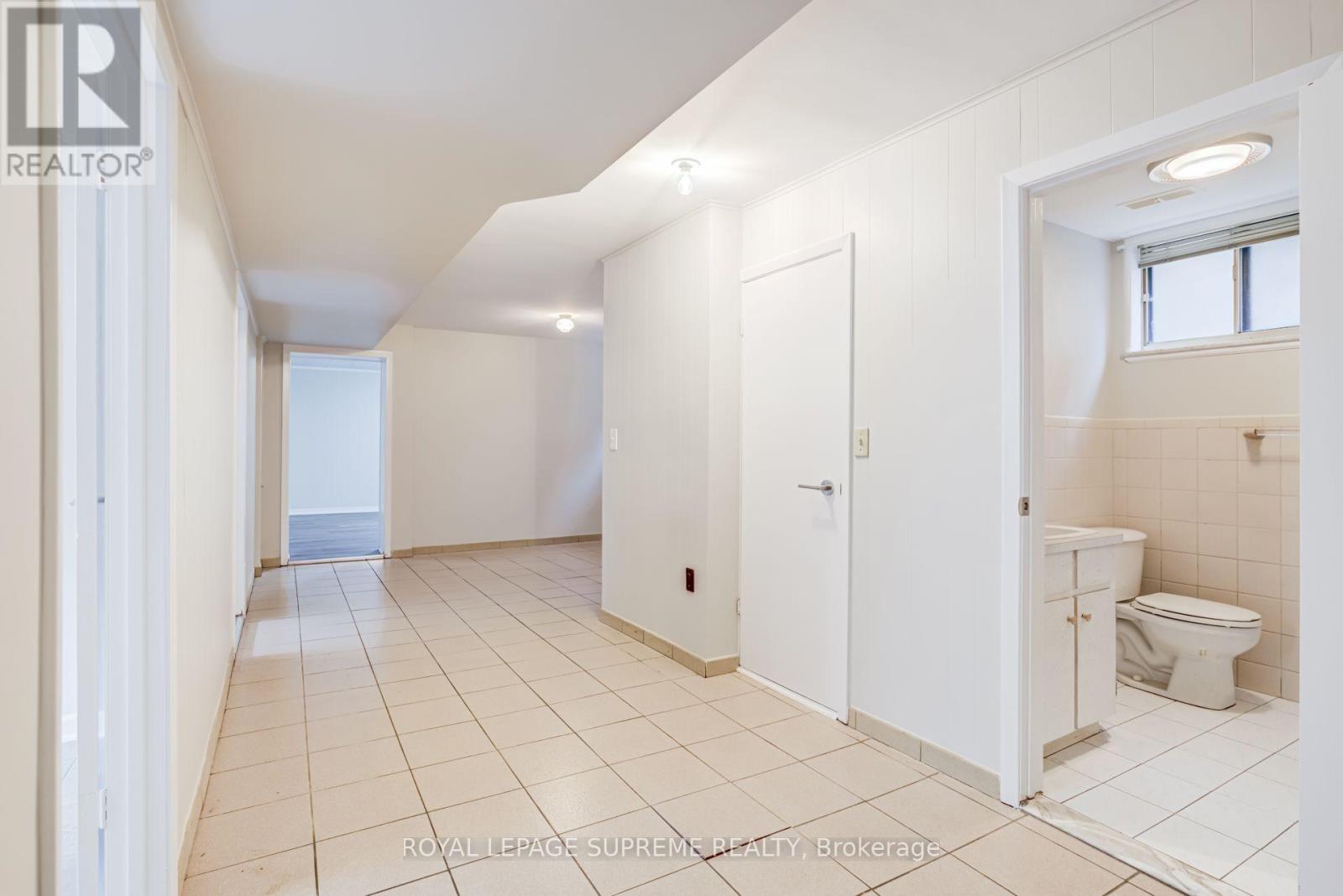 Bsmt - 5 Paramount Court, Toronto, Ontario  M6M 2L3 - Photo 5 - W13655306