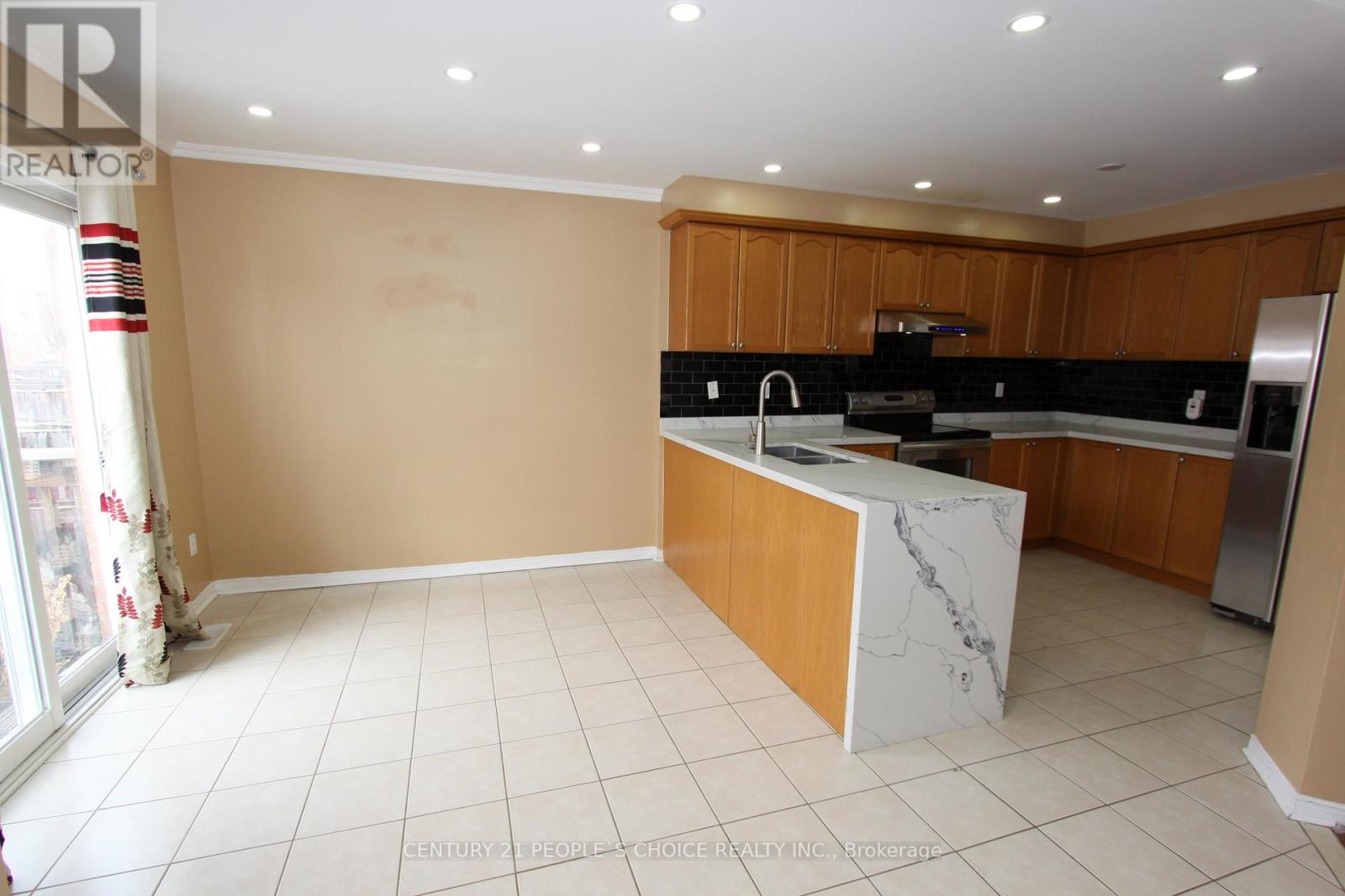 14 Thornbush Boulevard, Brampton, Ontario  L7A 0K5 - Photo 6 - W13655316