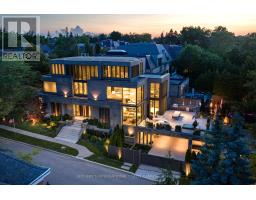 211 DUNVEGAN ROAD, Toronto, Ontario