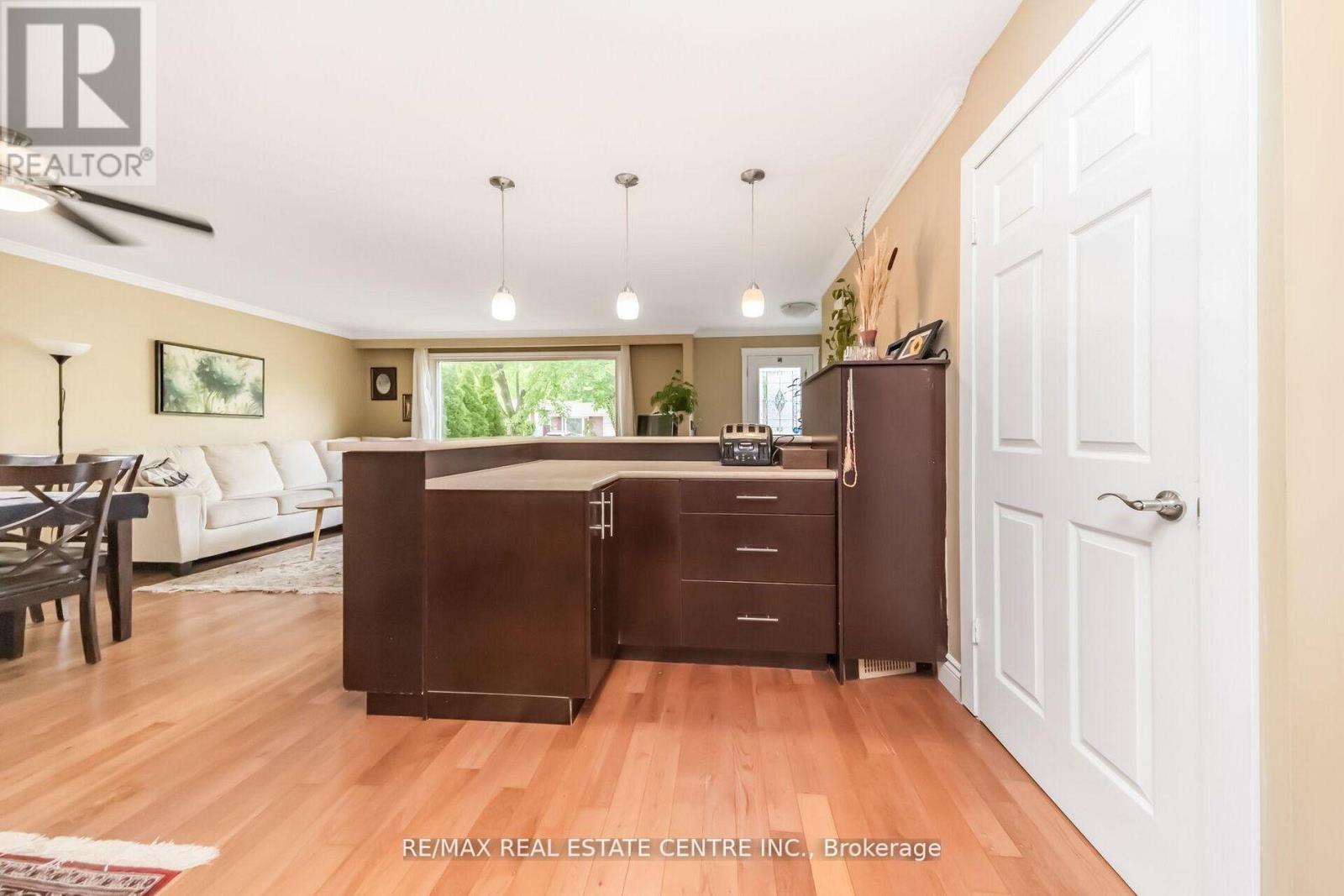 126 Culham Street, Oakville, Ontario  L6H 1G5 - Photo 9 - W13642630