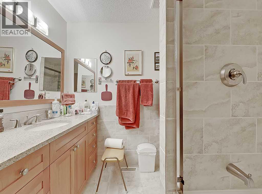 230 Oakwood Place SW, Calgary, Alberta  T2V 3Y6 - Photo 15 - A2334873