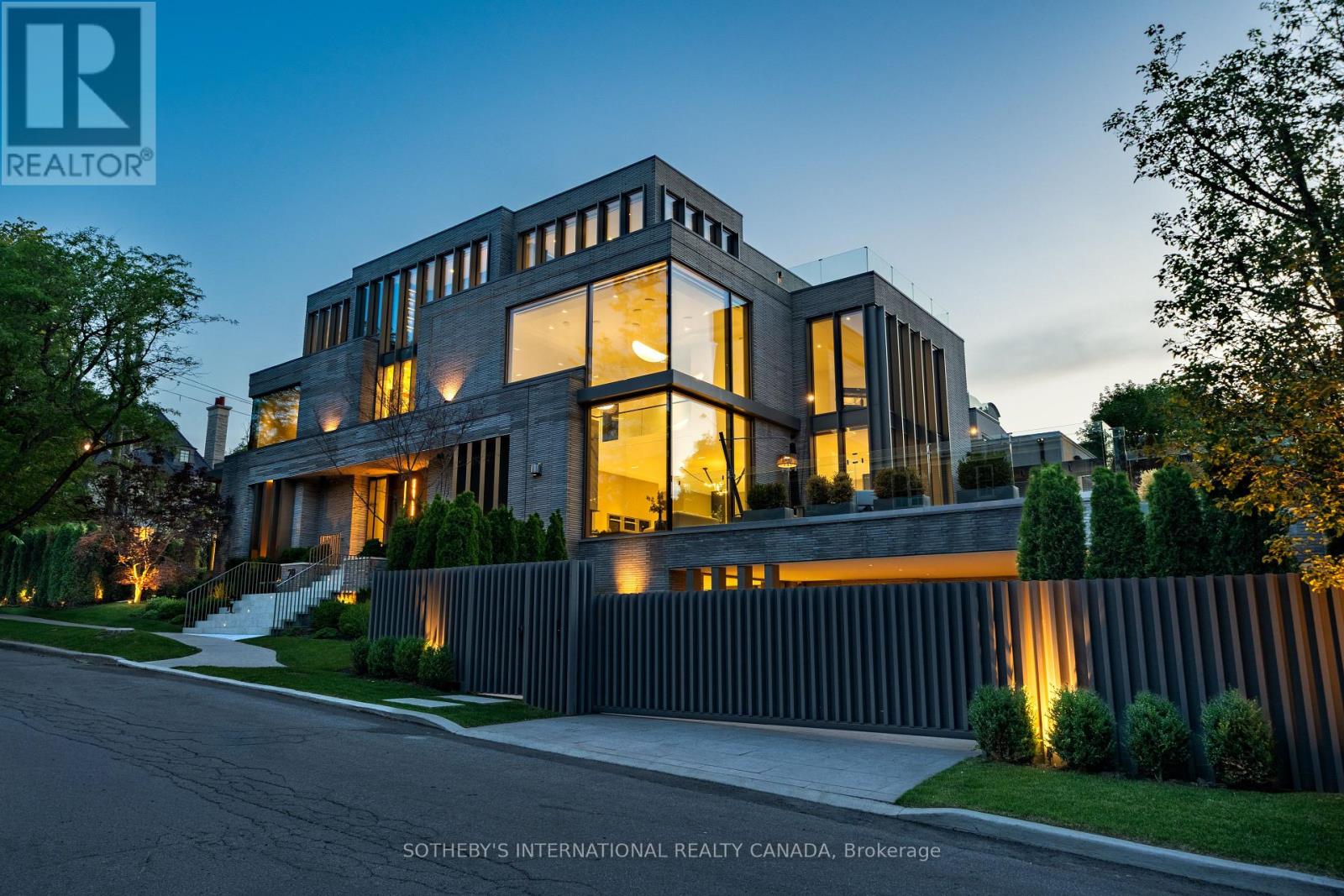 211 Dunvegan Road, Toronto, Ontario M5P 2P3 - Photo 2 - C13653822
