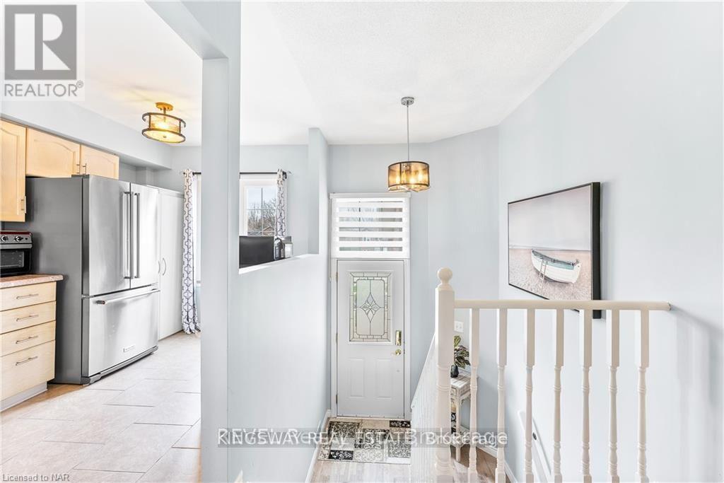 11 Jackson Court W, Welland, Ontario  L3C 7G2 - Photo 4 - X13655378