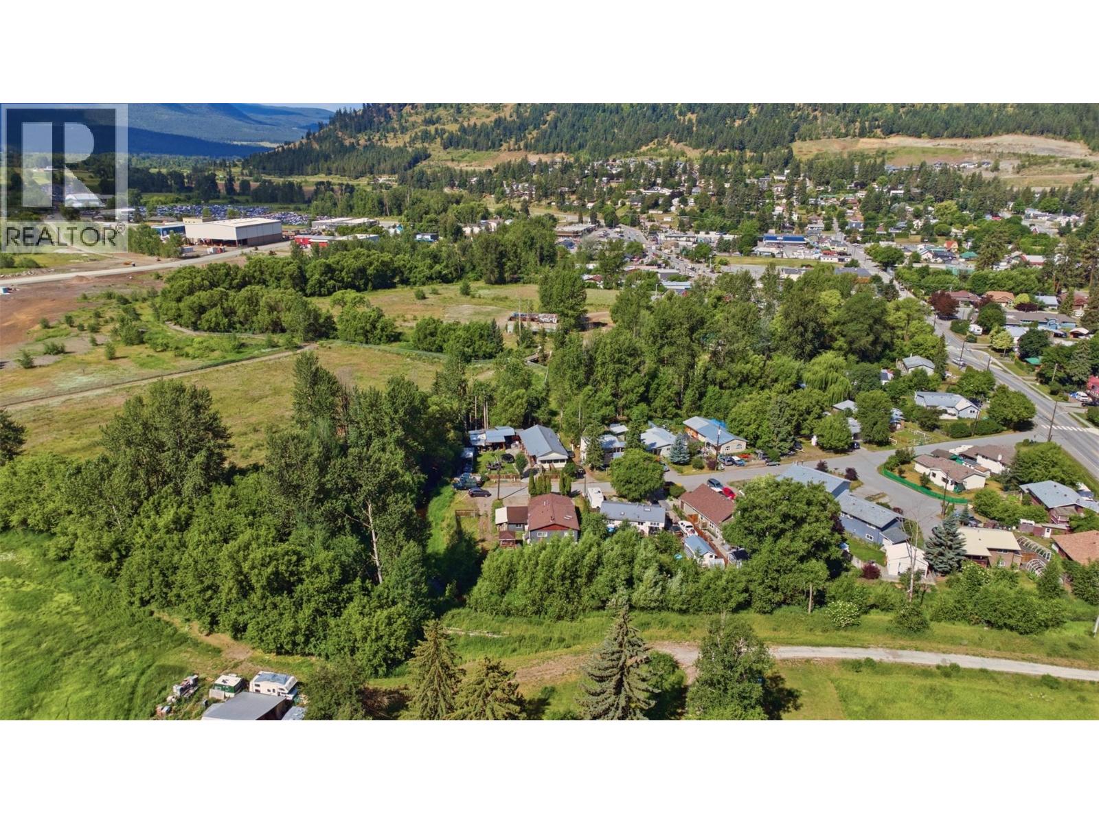 2007 Heighway Crescent, Lumby, British Columbia  V0E 2G0 - Photo 7 - 10393833