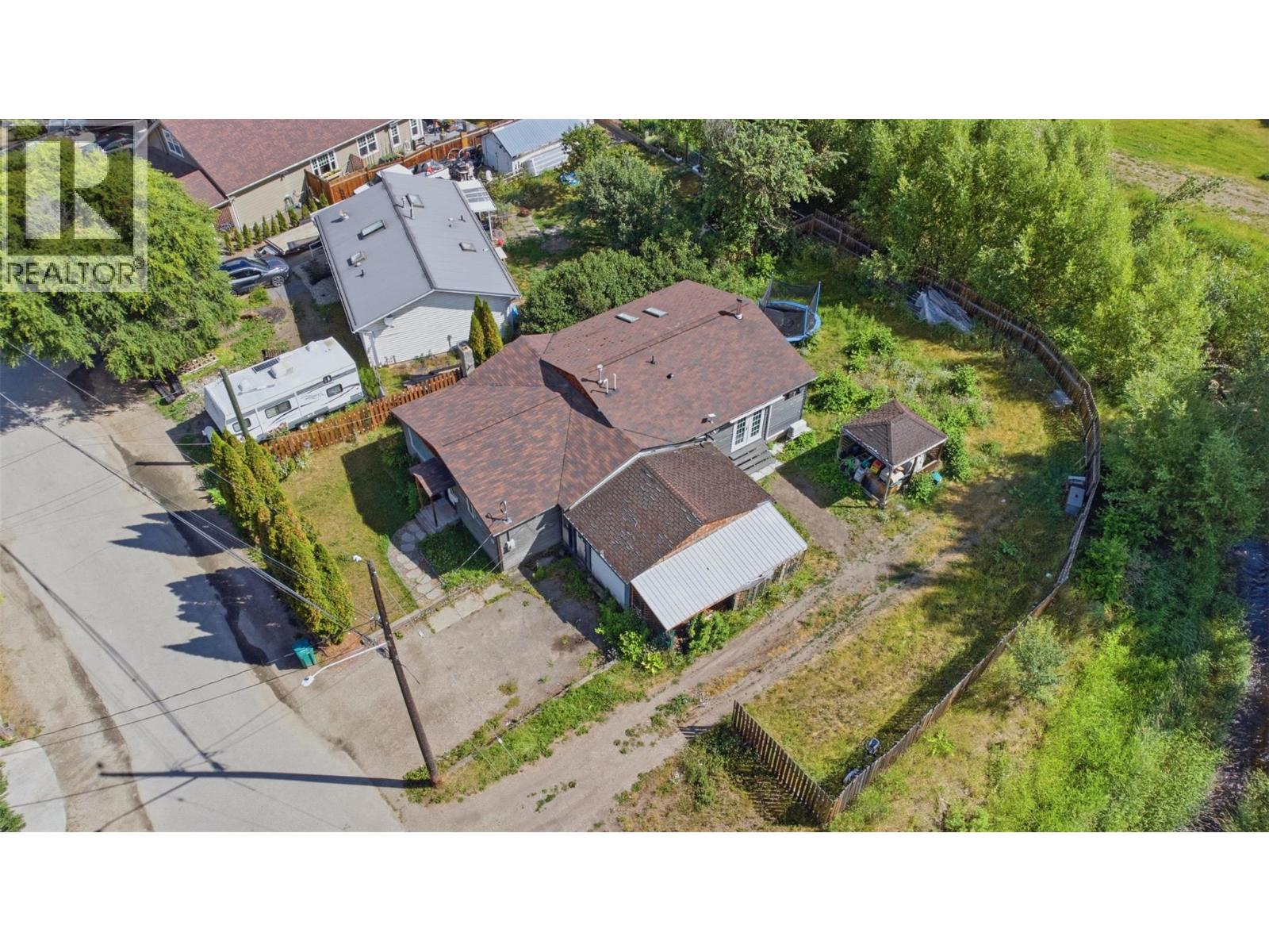 2007 Heighway Crescent, Lumby, British Columbia  V0E 2G0 - Photo 3 - 10393833