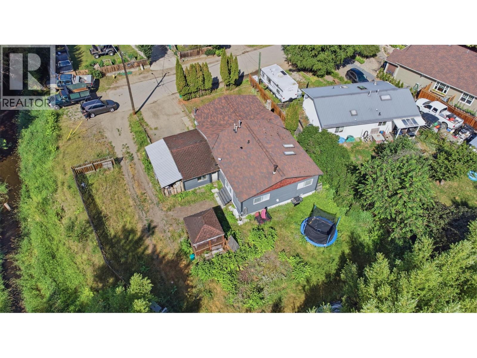 2007 Heighway Crescent, Lumby, British Columbia  V0E 2G0 - Photo 4 - 10393833