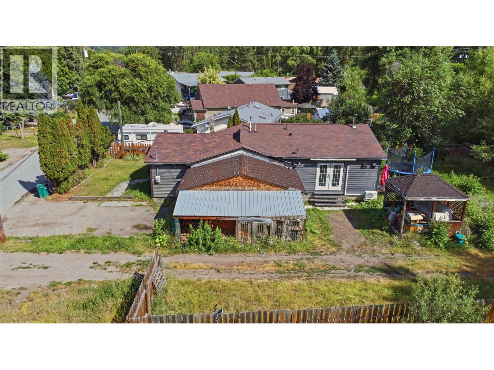 2007 Heighway Crescent, Lumby, British Columbia  V0E 2G0 - Photo 9 - 10393833
