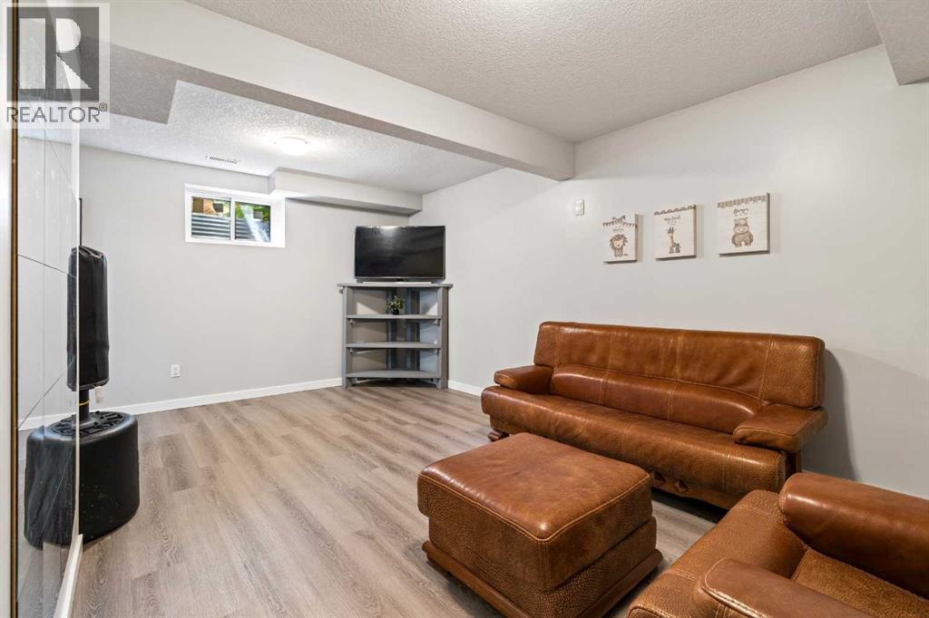 10433 Hidden Valley Drive Nw, Calgary, Alberta  T3A 5M2 - Photo 23 - A2335615