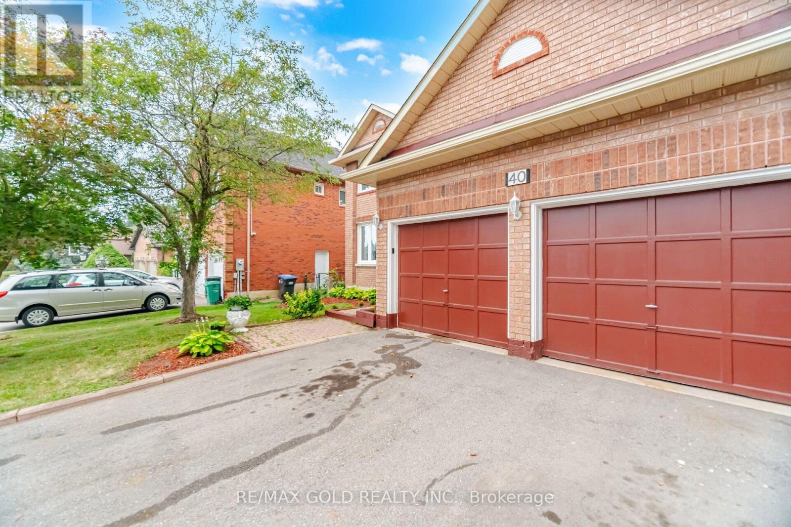 40 Kenpark Avenue, Brampton, Ontario  L6Z 3R5 - Photo 4 - W13606034