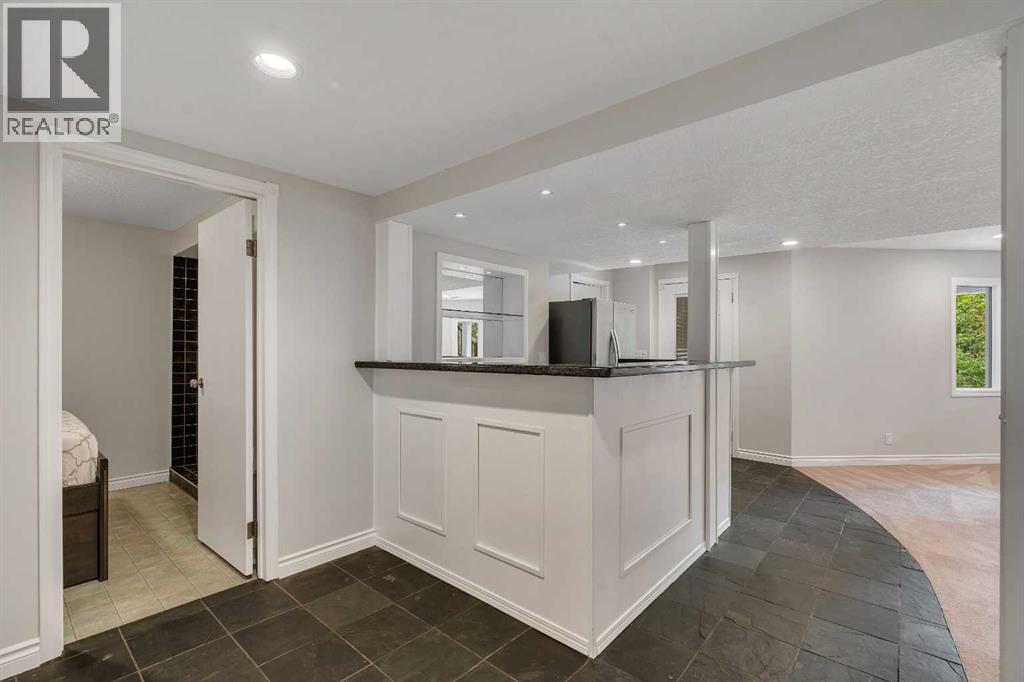 35 Strasbourg Bay Sw, Calgary, Alberta  T3H 1Y3 - Photo 39 - A2335128