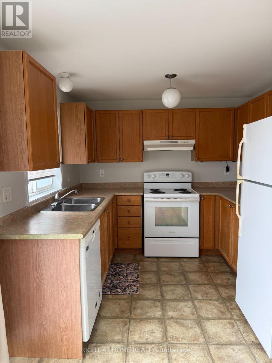 Upper - 229 Dunsmore Lane, Barrie, Ontario L4M 7A3 - Photo 6 - S13570736