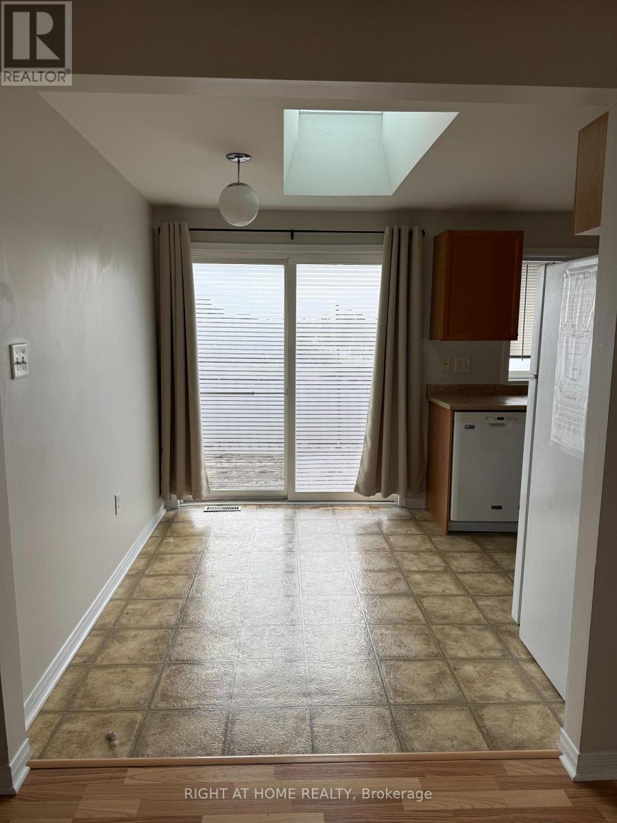 Upper - 229 Dunsmore Lane, Barrie, Ontario L4M 7A3 - Photo 7 - S13570736