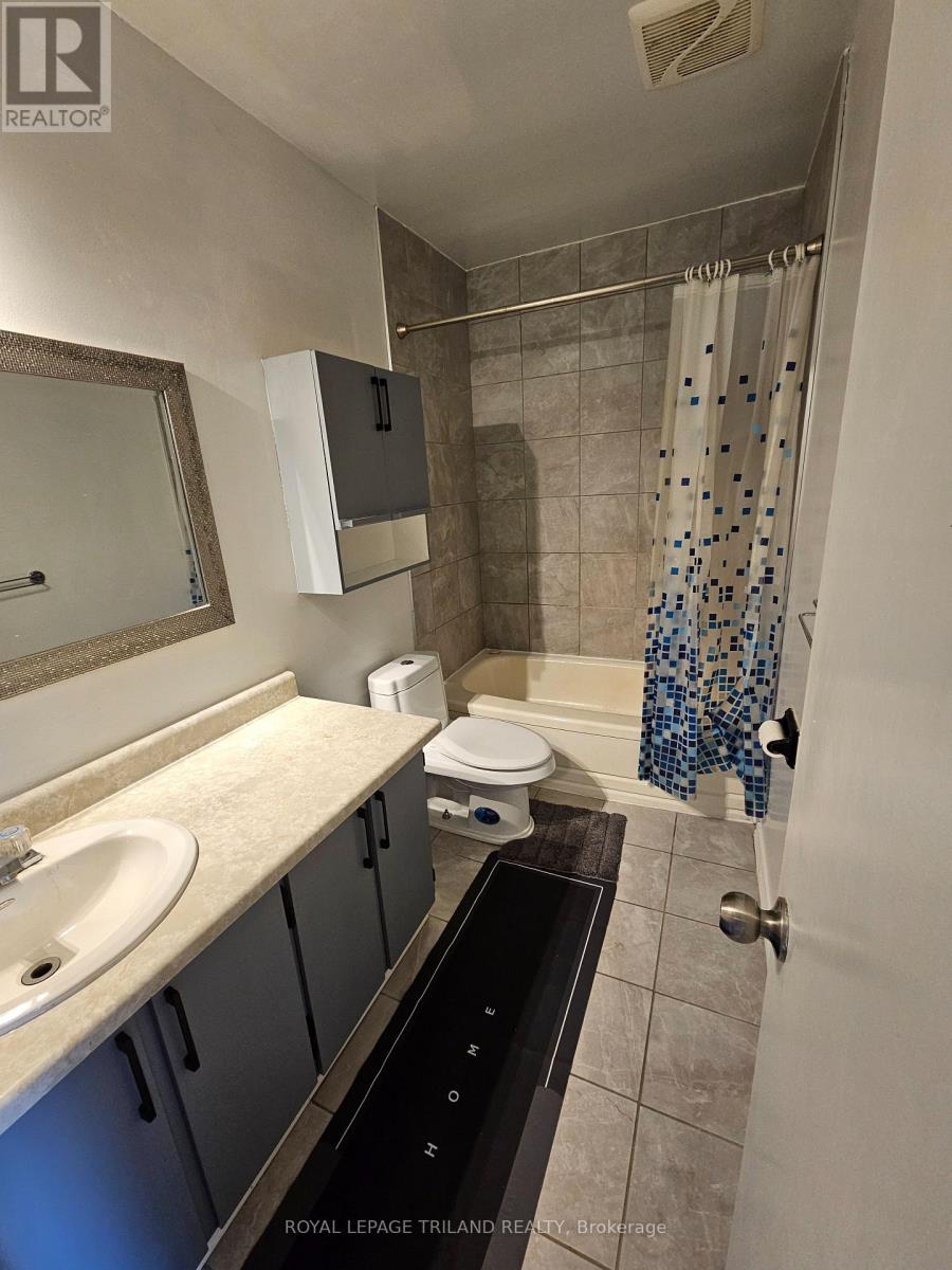 7 - 358 Homestead Court, London North, Ontario  N6G 2E9 - Photo 11 - X13650614