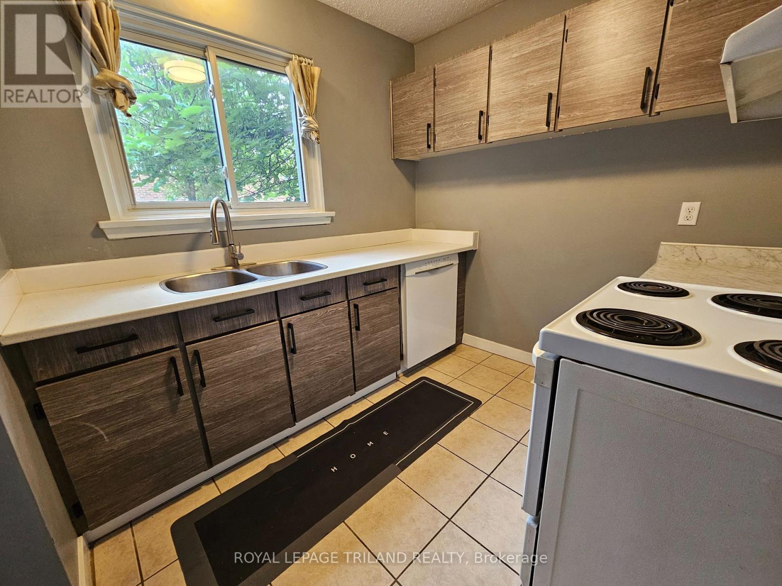 7 - 358 Homestead Court, London North, Ontario  N6G 2E9 - Photo 2 - X13650614