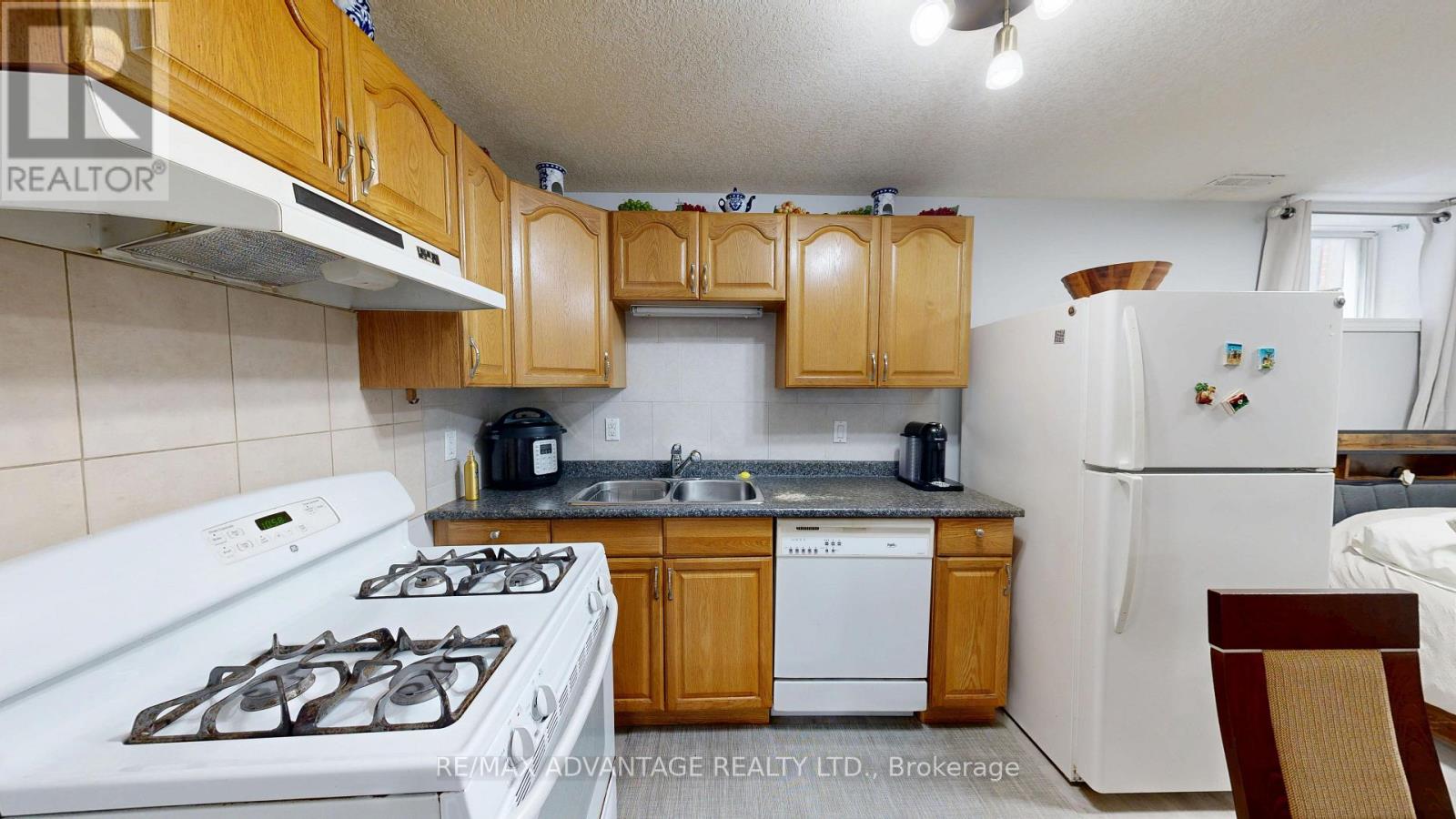 816 Wild Rose Lane S, London North, Ontario  N6H 5X4 - Photo 31 - X13655476