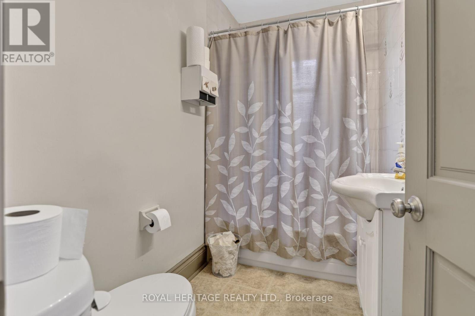 916 Brock Street South Street, Whitby, Ontario  L1N 4L6 - Photo 13 - E13655426