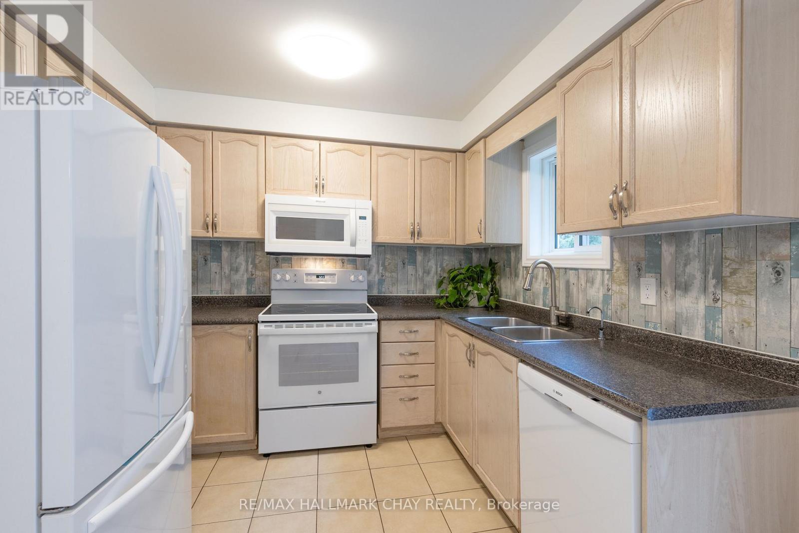 11 Dugdale Avenue, New Tecumseth, Ontario  L0G 1A0 - Photo 4 - N13655452