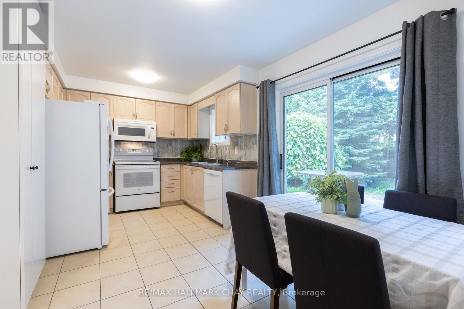 11 Dugdale Avenue, New Tecumseth, Ontario  L0G 1A0 - Photo 5 - N13655452