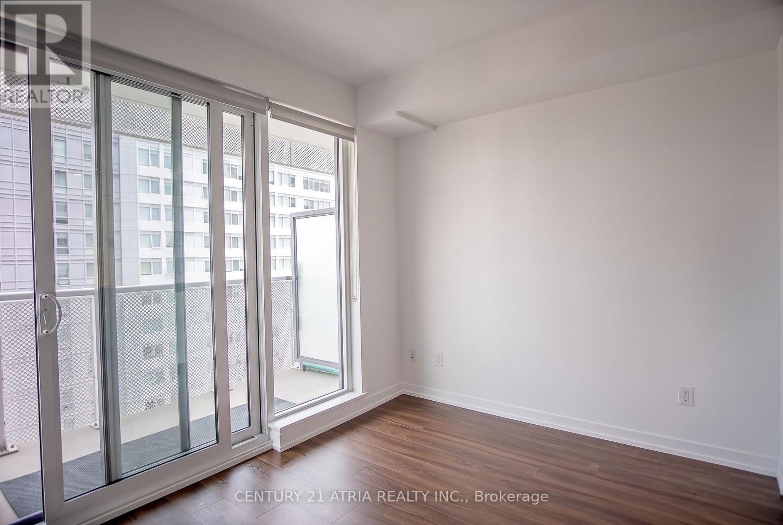1405 - 4065 Confederation Parkway, Mississauga, Ontario  L5B 0L4 - Photo 2 - W13655456