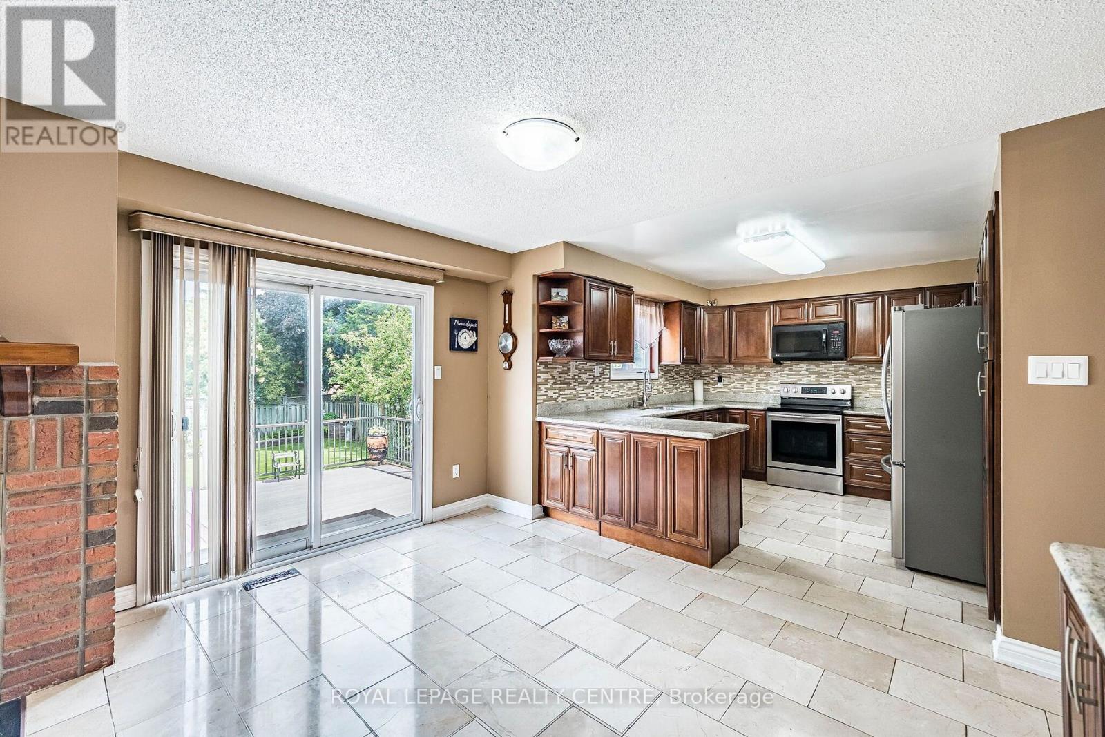 3211 Dovetail Mews, Mississauga, Ontario  L5L 5K4 - Photo 12 - W13615914