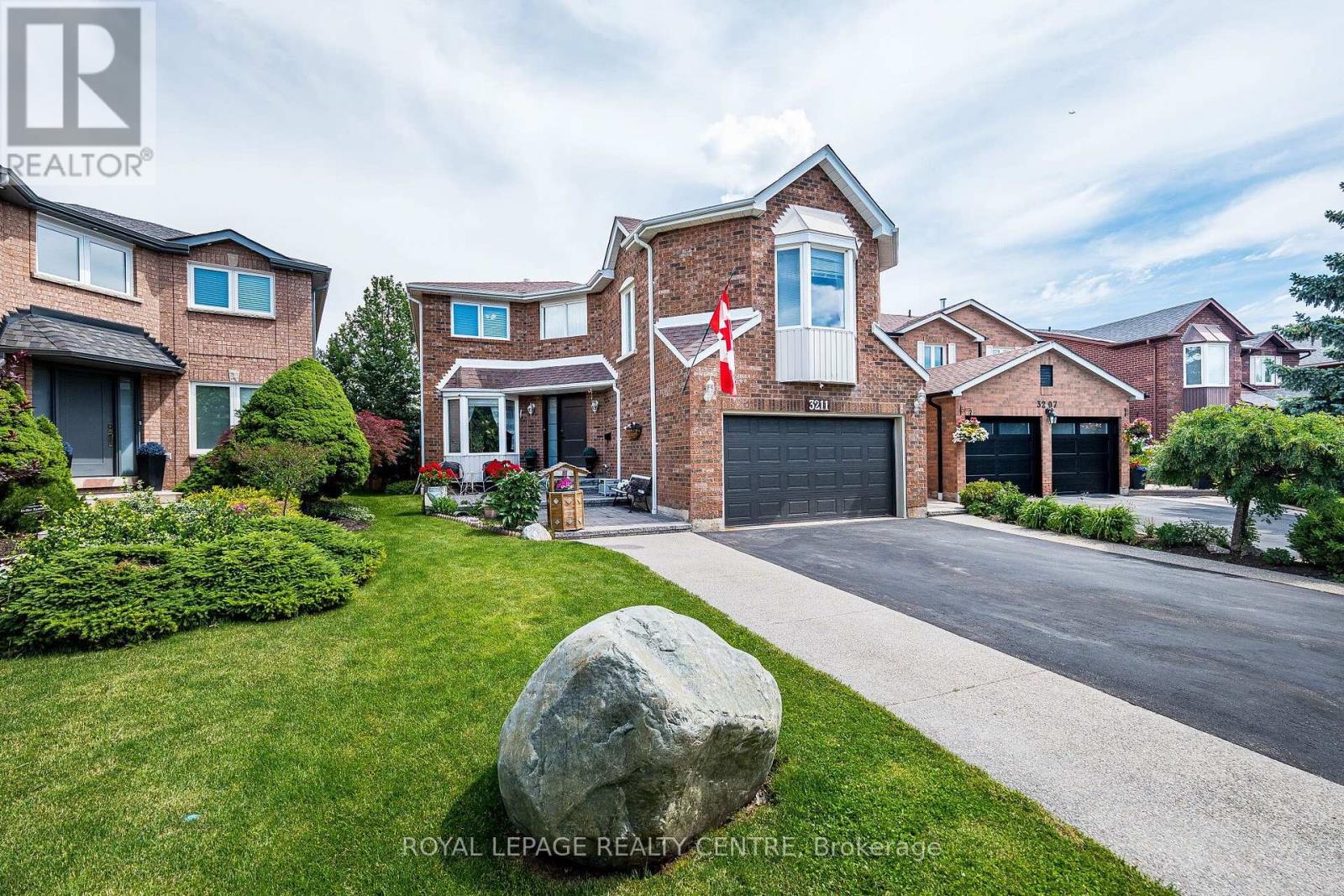 3211 Dovetail Mews, Mississauga, Ontario  L5L 5K4 - Photo 2 - W13615914