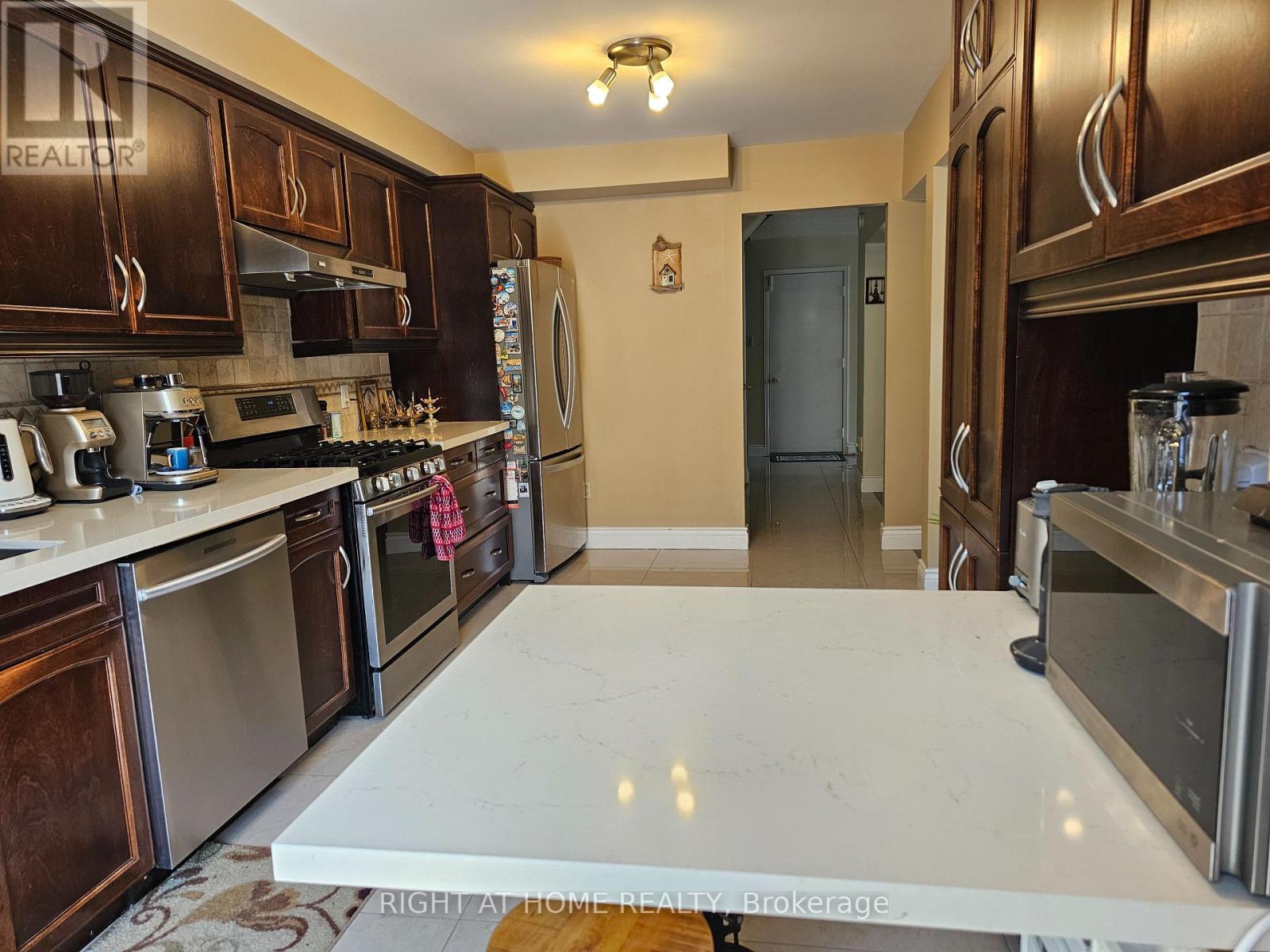 710 Ashprior Avenue, Mississauga, Ontario  L5R 3N8 - Photo 7 - W13626504