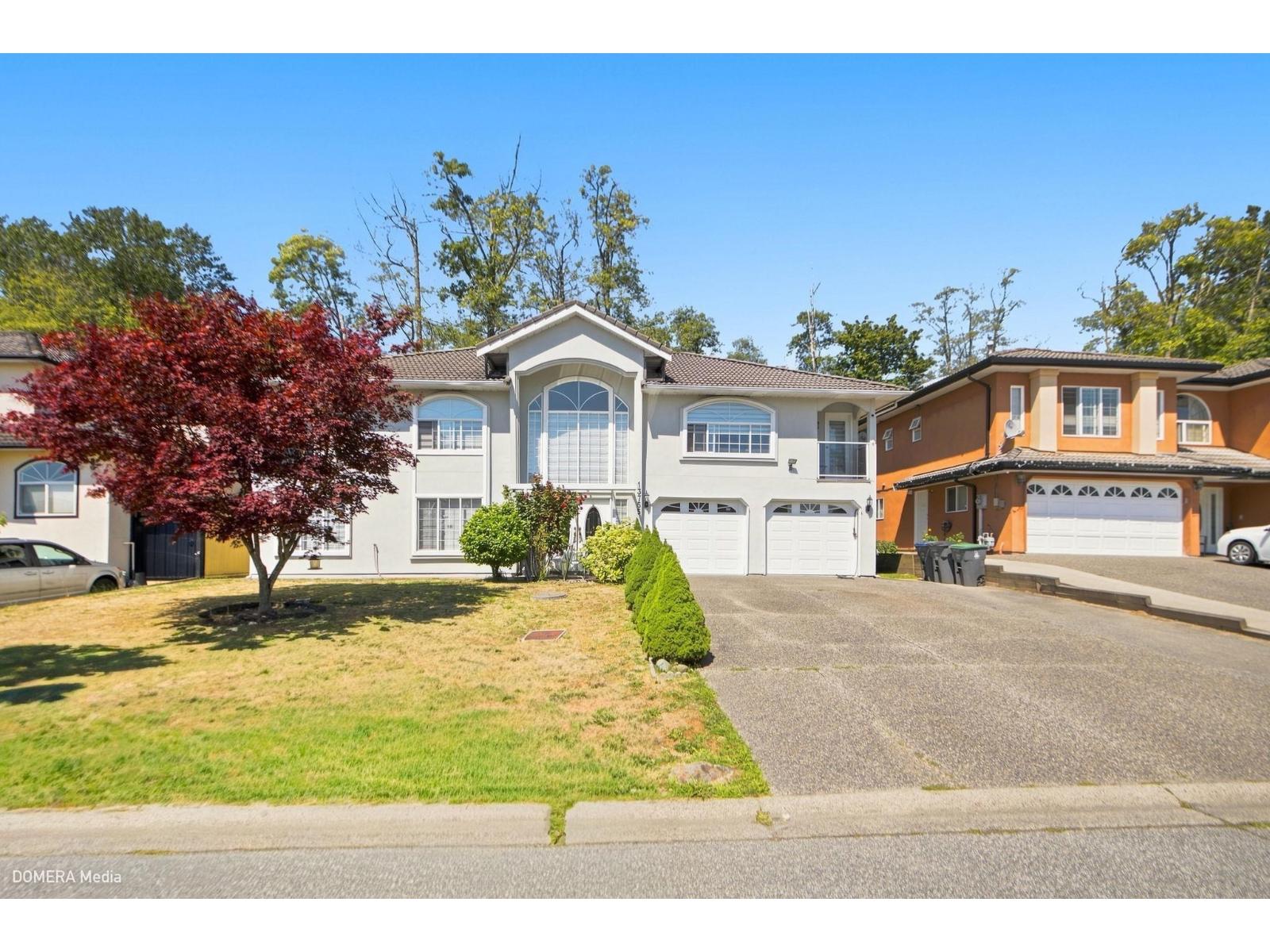 13755 93a Avenue, Surrey, British Columbia  V3V 8A9 - Photo 1 - R3151044