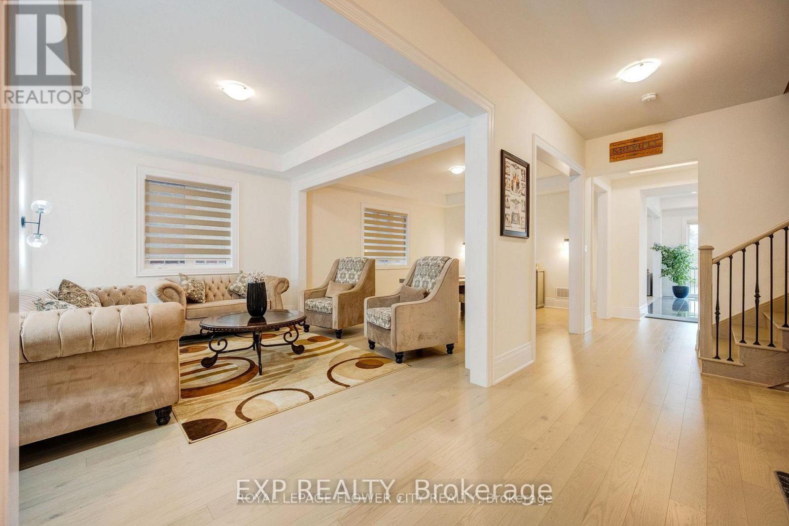 20 Seraville Street, Vaughan, Ontario  L3L 0H1 - Photo 4 - N13655386
