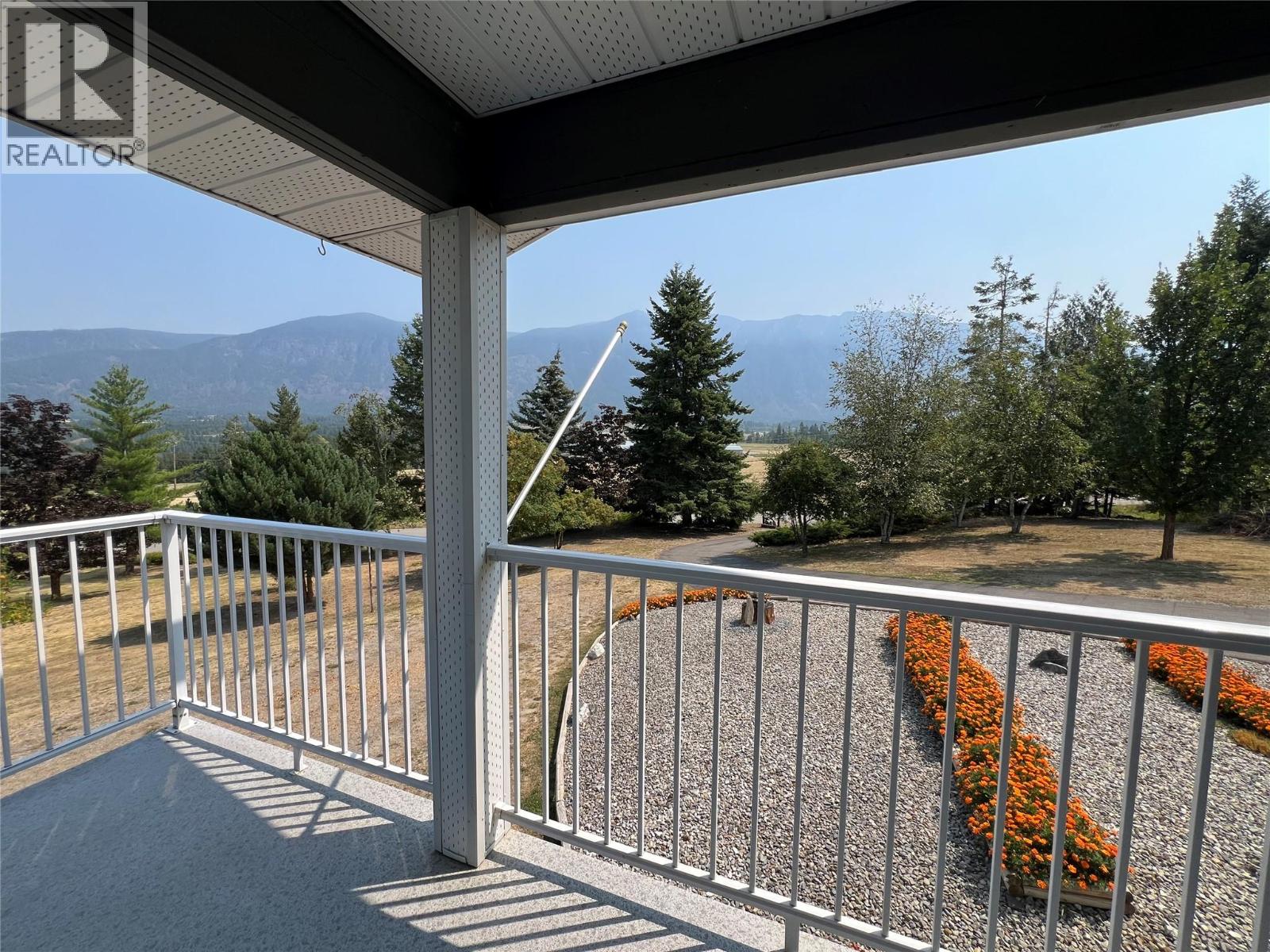 3765 Crestview Road, Creston, British Columbia  V0B 1G2 - Photo 3 - 10396899