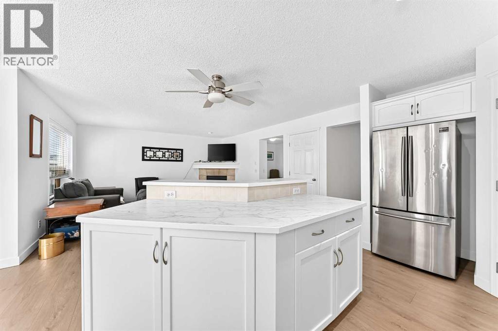 124 West Lakeview Drive, Chestermere, Alberta  T1X 1J1 - Photo 12 - A2333041