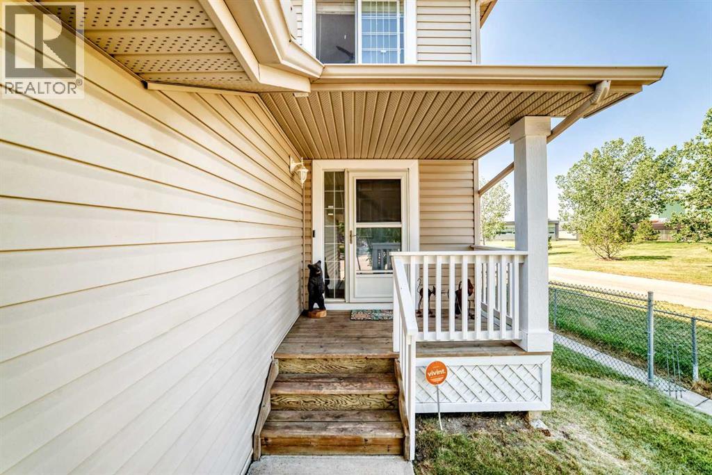 124 West Lakeview Drive, Chestermere, Alberta  T1X 1J1 - Photo 3 - A2333041
