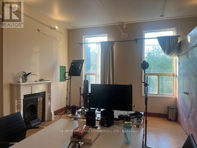 Upper - 393 Queen Street W, Toronto, Ontario  M5V 2A5 - Photo 2 - C13655514
