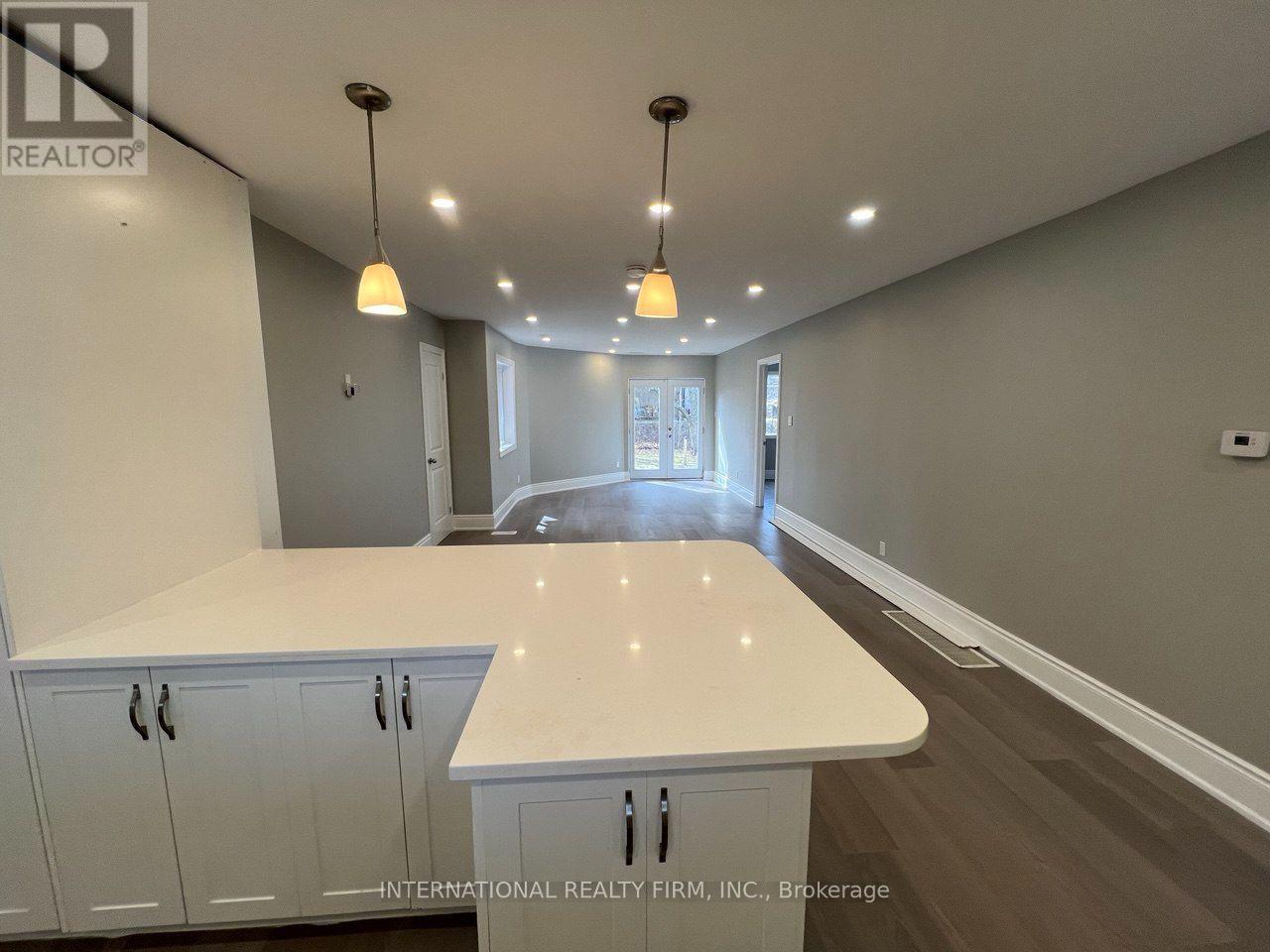 MAIN- HALF - 73 MURRAY DRIVE S, Aurora, Ontario