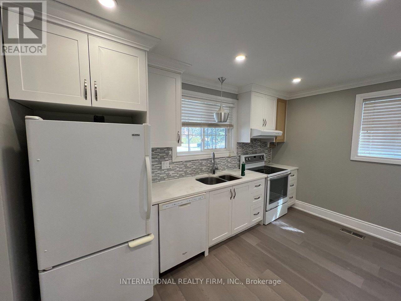 Main- Half - 73 Murray Drive, Aurora, Ontario L4G 2C2 - Photo 4 - N13655512