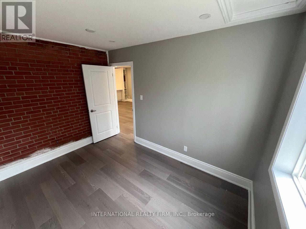 Main- Half - 73 Murray Drive, Aurora, Ontario L4G 2C2 - Photo 5 - N13655512