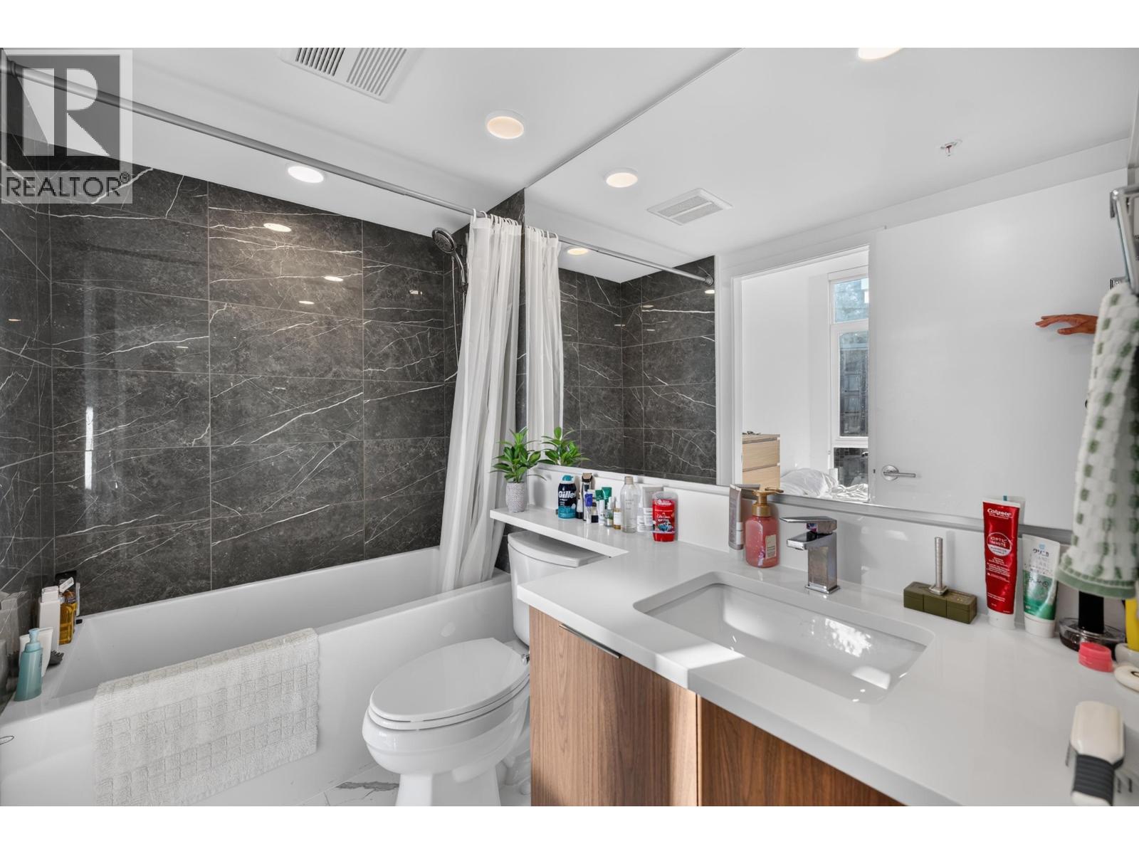 2604 7769 Park Crescent, Burnaby, British Columbia  V3N 0J7 - Photo 14 - R3153453
