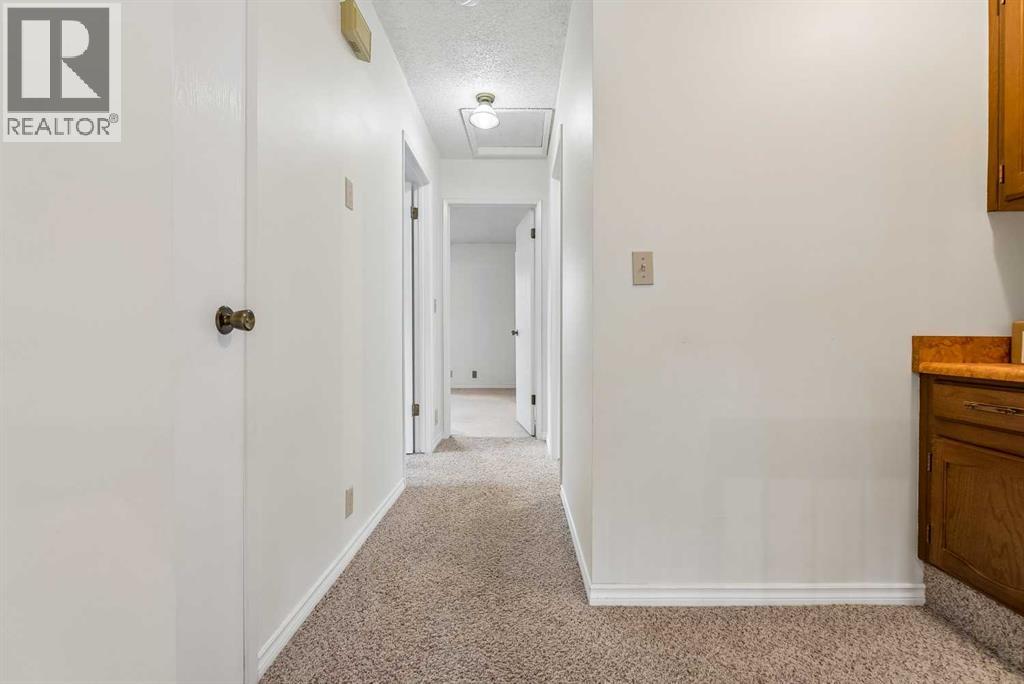 1491 Berkley Drive NW, Calgary, Alberta  T3K 1T7 - Photo 13 - A2330721