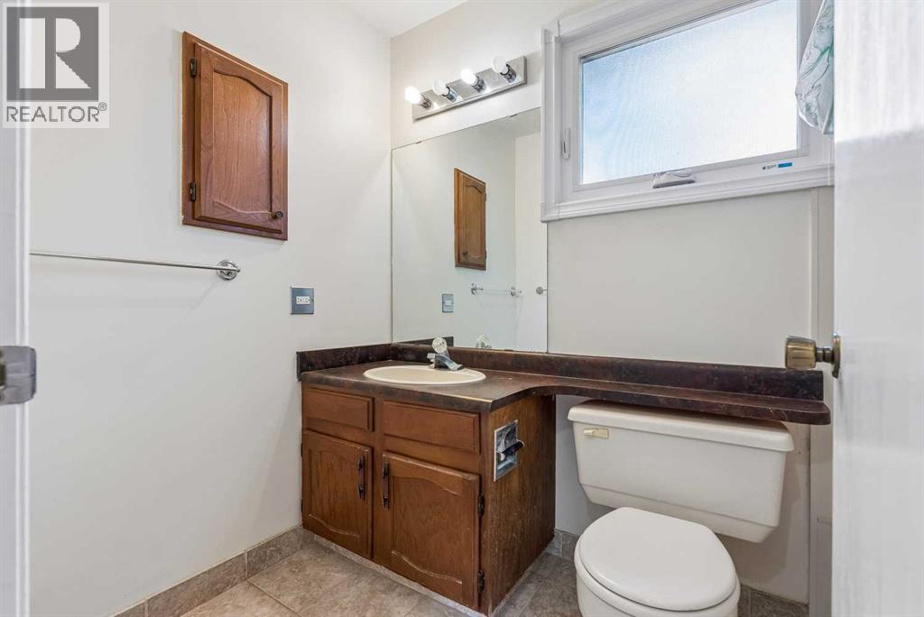 1491 Berkley Drive NW, Calgary, Alberta  T3K 1T7 - Photo 14 - A2330721