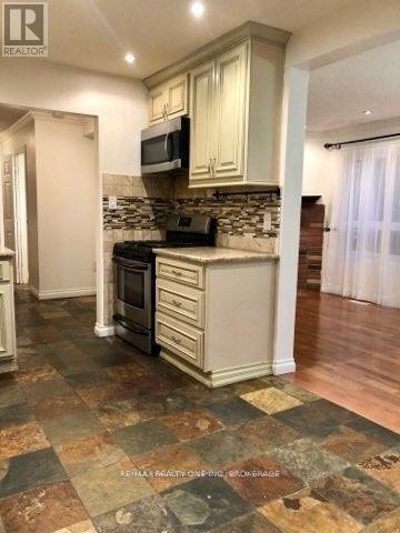 3223 Shadetree Drive, Mississauga, Ontario  L5N 6P1 - Photo 5 - W13655546