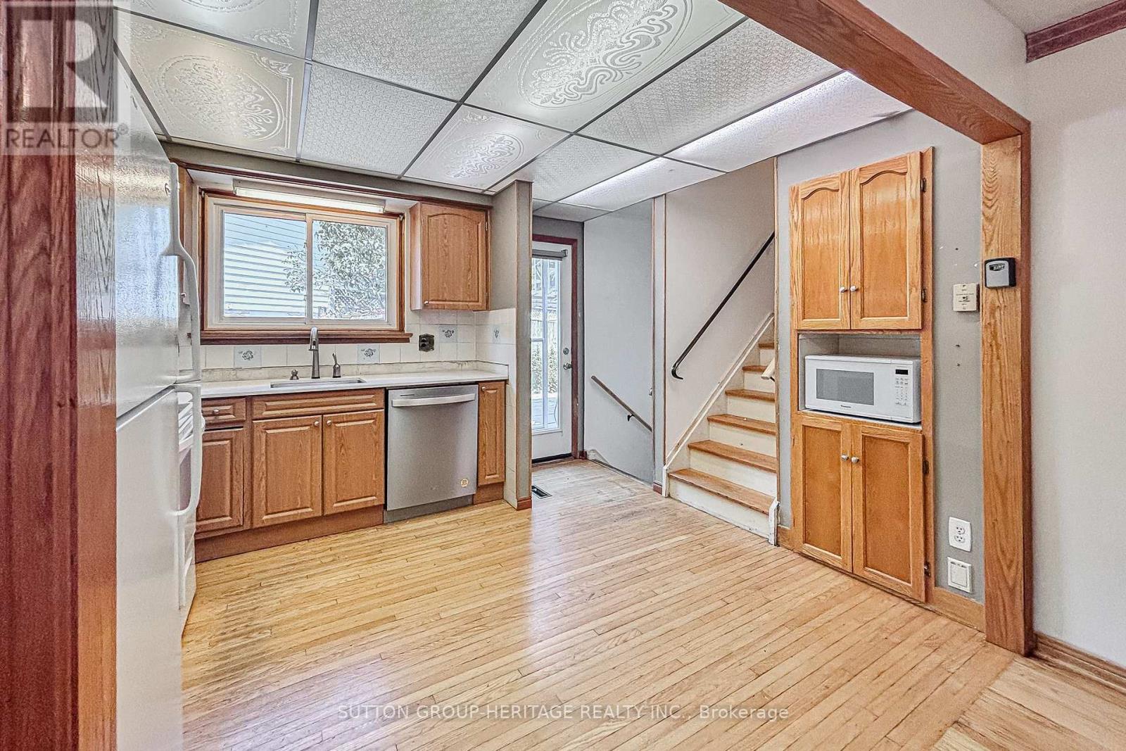 1113 Valley Court, Oshawa, Ontario  L1J 3M4 - Photo 12 - E13572516