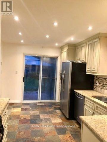 3223 Shadetree Drive, Mississauga, Ontario  L5N 6P1 - Photo 6 - W13655546