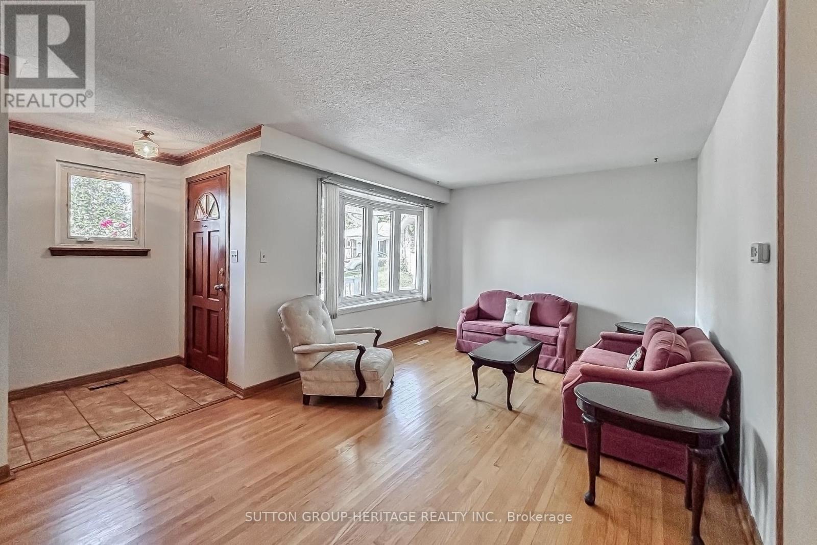 1113 Valley Court, Oshawa, Ontario  L1J 3M4 - Photo 6 - E13572516