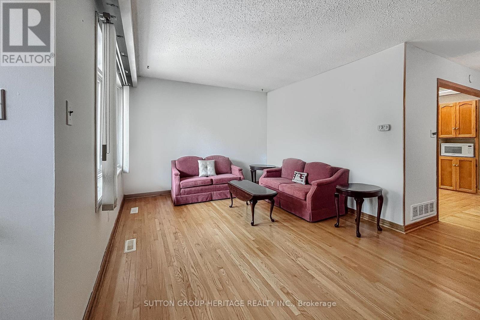 1113 Valley Court, Oshawa, Ontario  L1J 3M4 - Photo 5 - E13572516