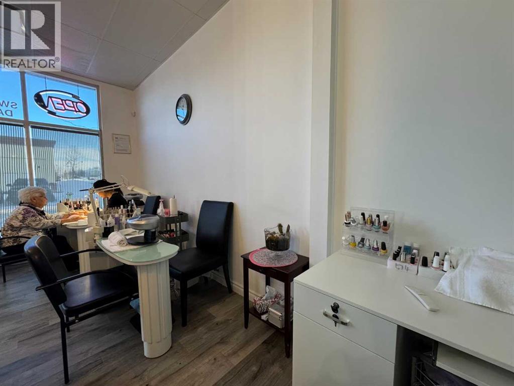 2763 Sunridge Way NE, Calgary, Alberta  T1Y 7K7 - Photo 2 - A2275566