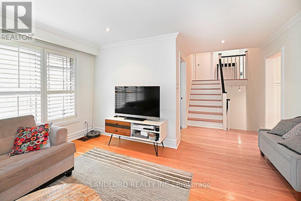 88 Carmichael Avenue, Toronto (Bedford Park-Nortown), Ontario  M5M 2W9 - Photo 10 - C13655574
