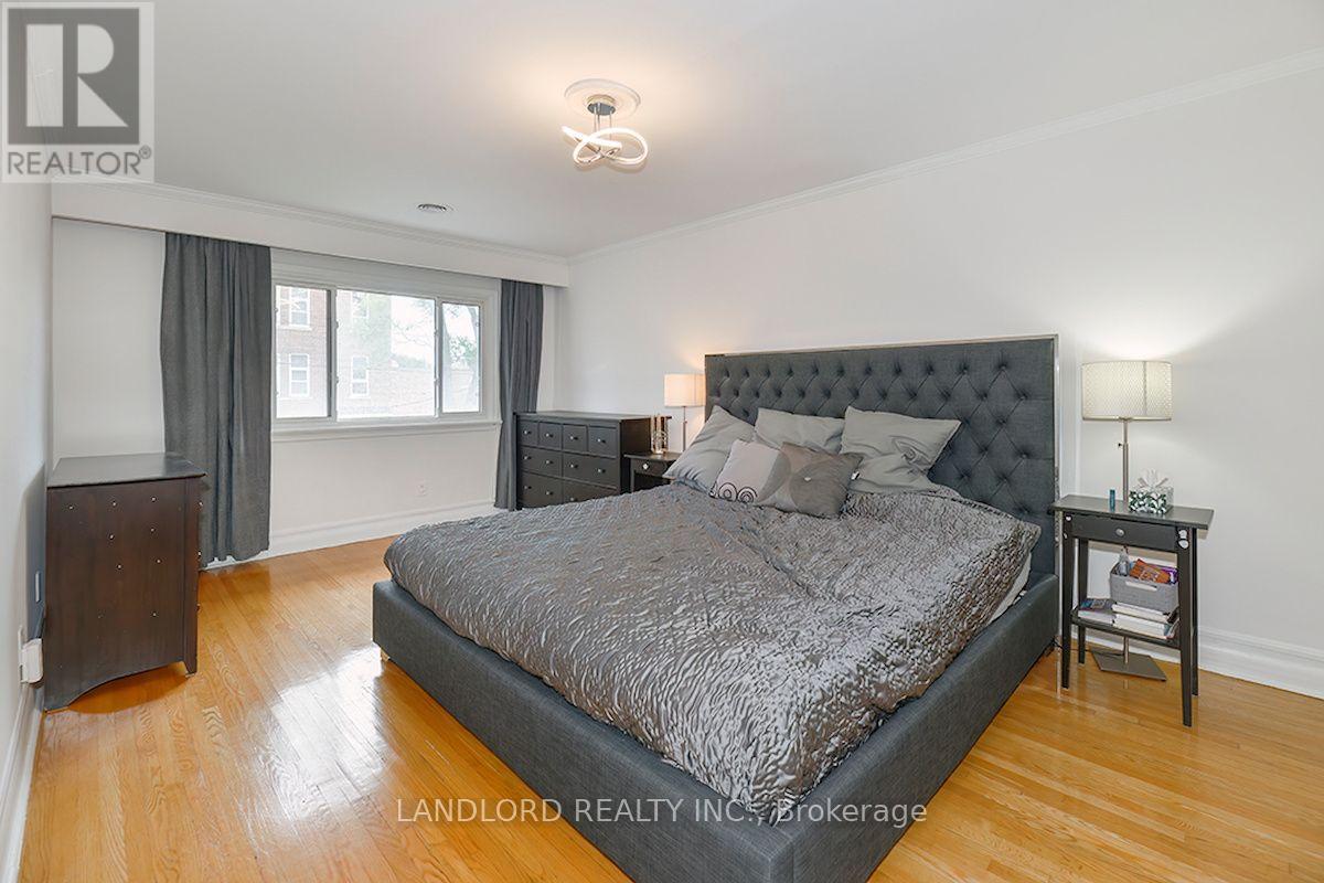 88 Carmichael Avenue, Toronto (Bedford Park-Nortown), Ontario  M5M 2W9 - Photo 11 - C13655574