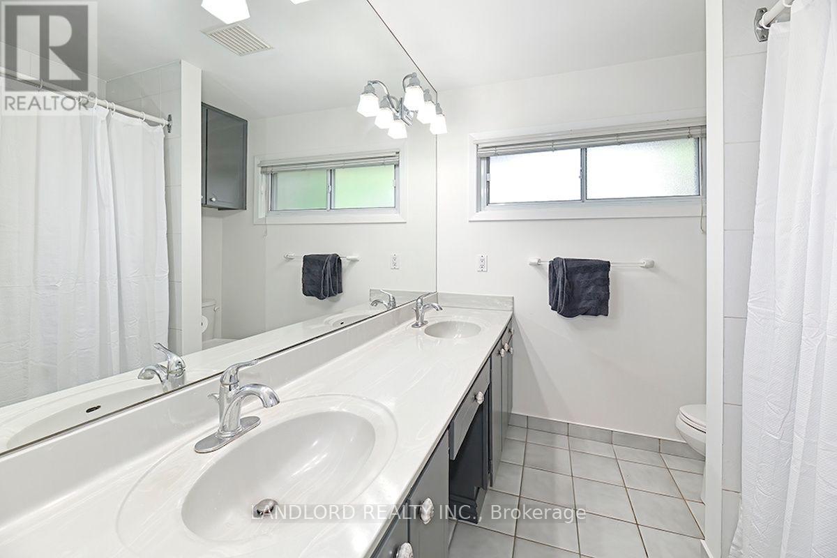88 Carmichael Avenue, Toronto (Bedford Park-Nortown), Ontario  M5M 2W9 - Photo 12 - C13655574