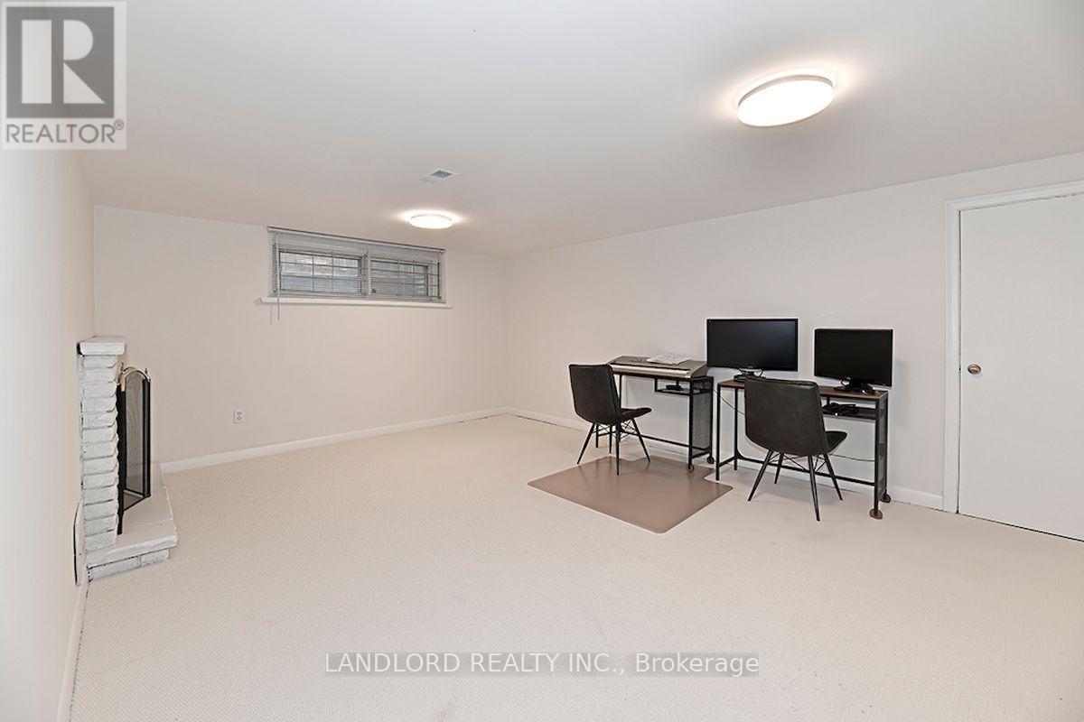 88 Carmichael Avenue, Toronto (Bedford Park-Nortown), Ontario  M5M 2W9 - Photo 19 - C13655574