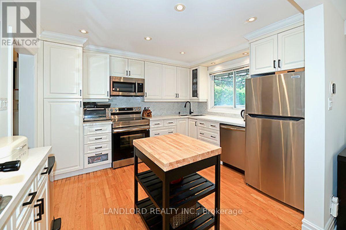 88 Carmichael Avenue, Toronto (Bedford Park-Nortown), Ontario  M5M 2W9 - Photo 2 - C13655574